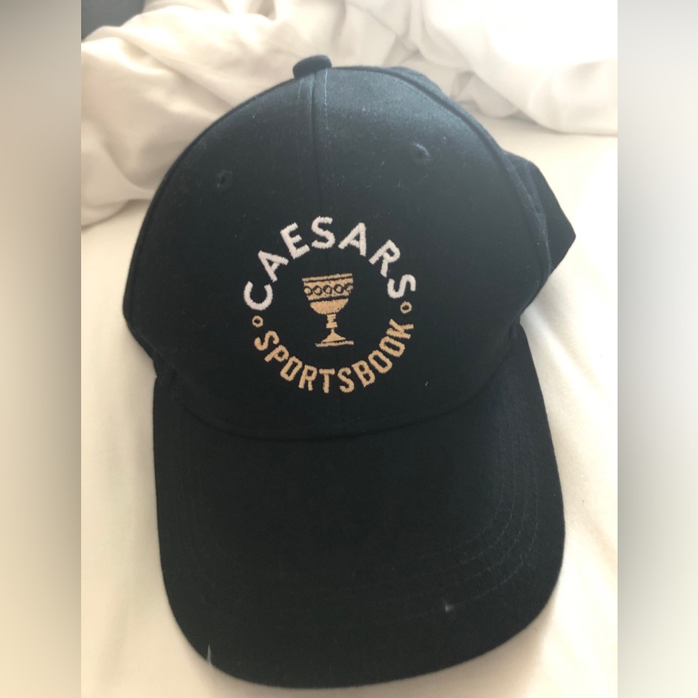 CAESARS SPORTSBOOK "I AM A CAESAR" ADJUSTABLE SNAPBACK HAT/CAP, BLACK